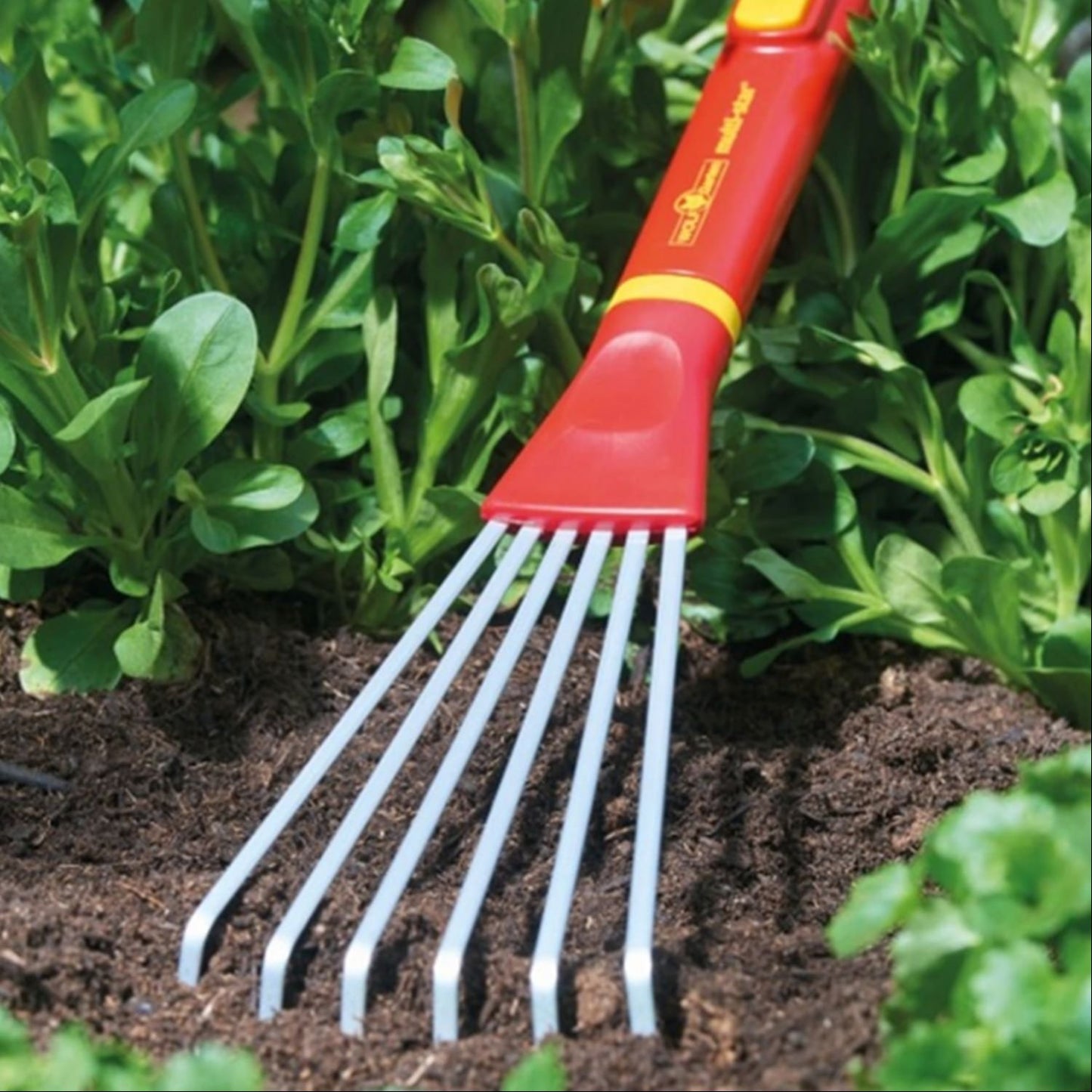 Wolf Garten Small Fan Leaf Rake LD-2K: A Versatile Tool for Precise Gardening